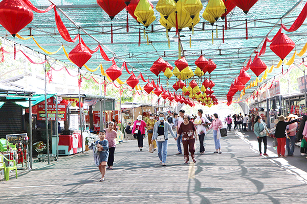 Cảnh tượng ngay lúc này tại ngọn núi cao thứ 2 Nam Bộ: Nhiều người không tin vào mắt mình- Ảnh 6.