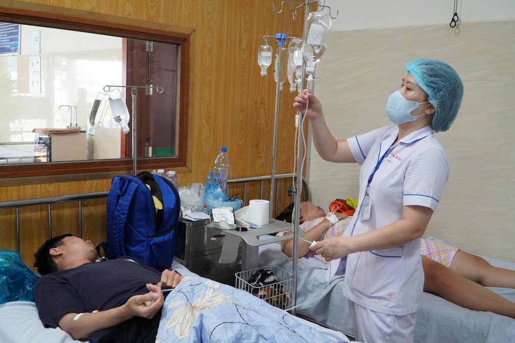 79 ca cấp cứu sau khi ăn bánh mì vỉa hè ở TPHCM, 4 người tái nhập viện - 2