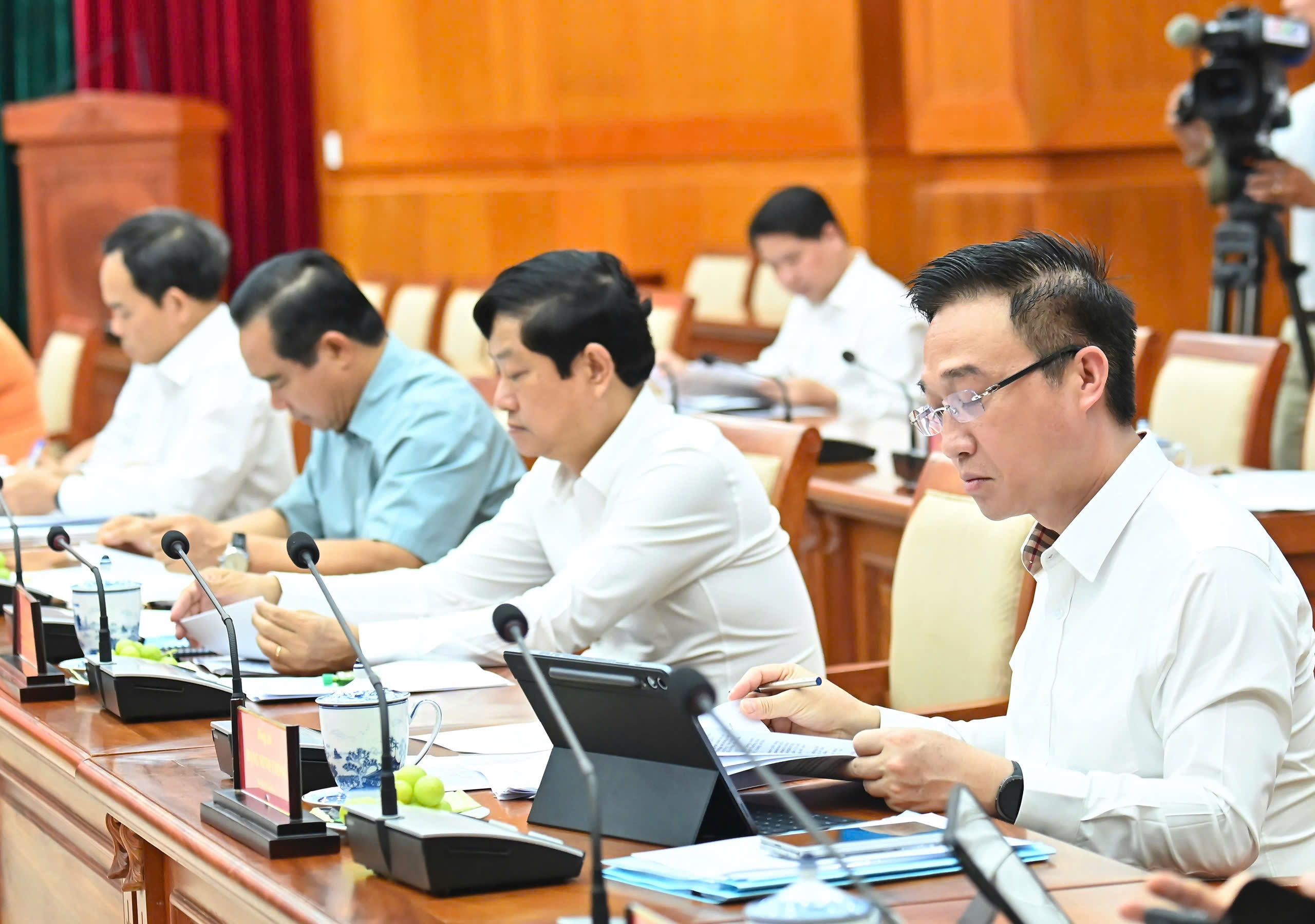 TP.HCM họp trực tuyến với 168 phường, xã, đặc khu về công tác chuẩn bị bầu cử - Ảnh 4. TP.HCM họp trực tuyến với 168 phường, xã, đặc khu về công tác chuẩn bị bầu cử - Ảnh 4.