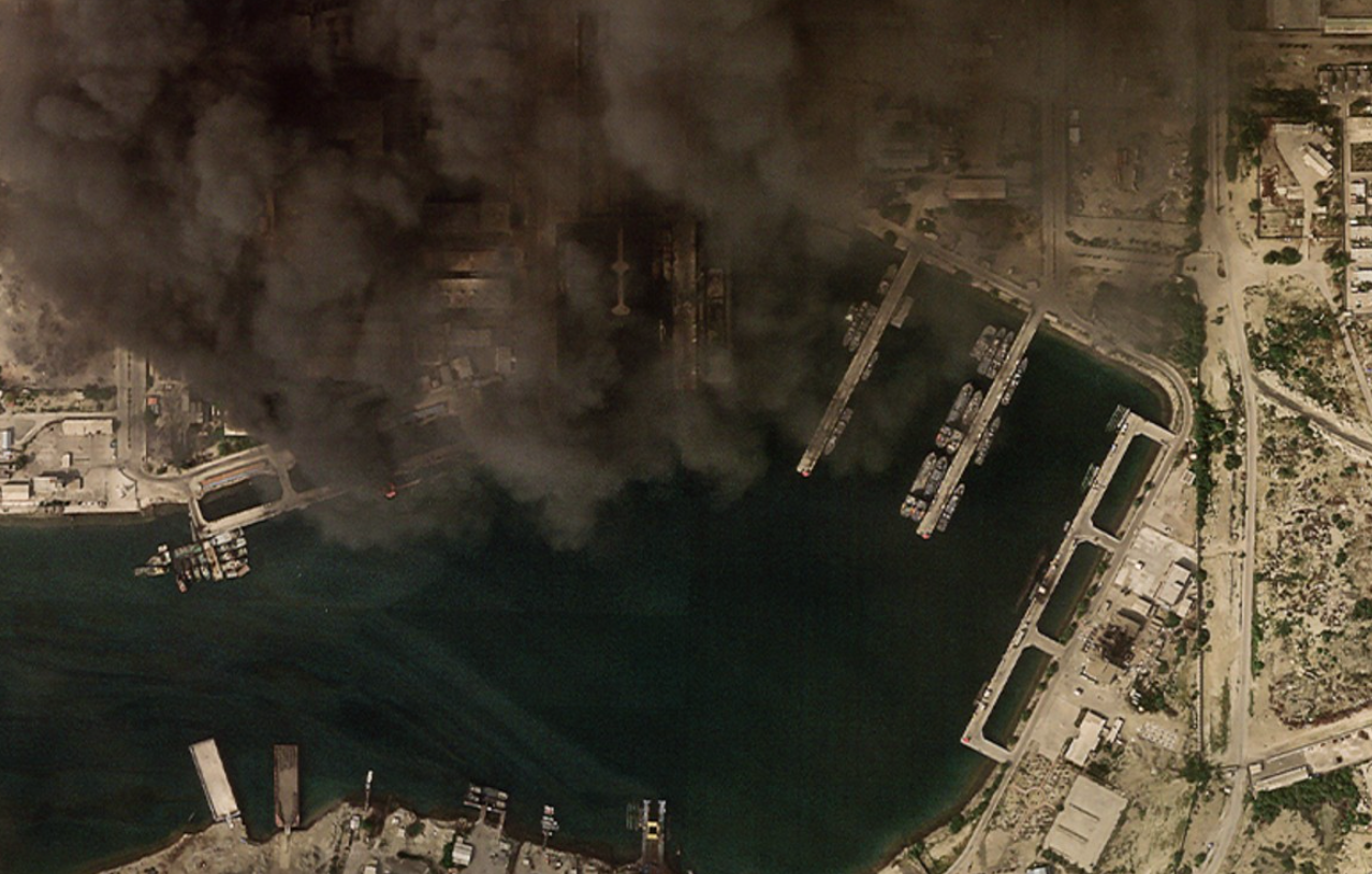 Ảnh vệ tinh hé lộ cảnh hoang tàn của Hải quân Iran sau đòn không kích từ Mỹ và Israel - Ảnh 2.