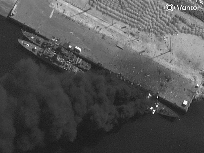 Ảnh vệ tinh hé lộ cảnh hoang tàn của Hải quân Iran sau đòn không kích từ Mỹ và Israel - Ảnh 5.