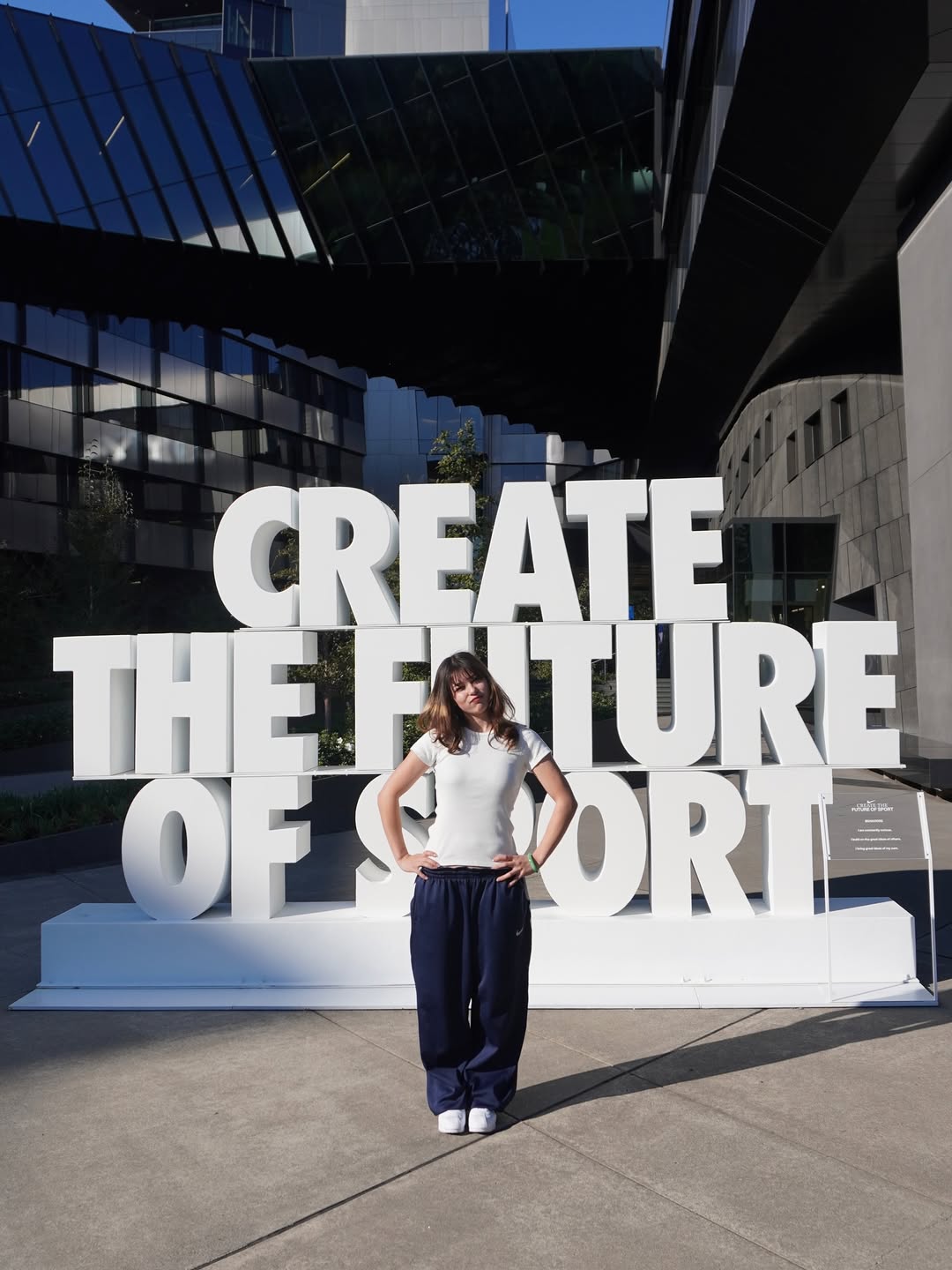 1772665360 912 Than thai gay bao toan cau gu thoi trang dinh