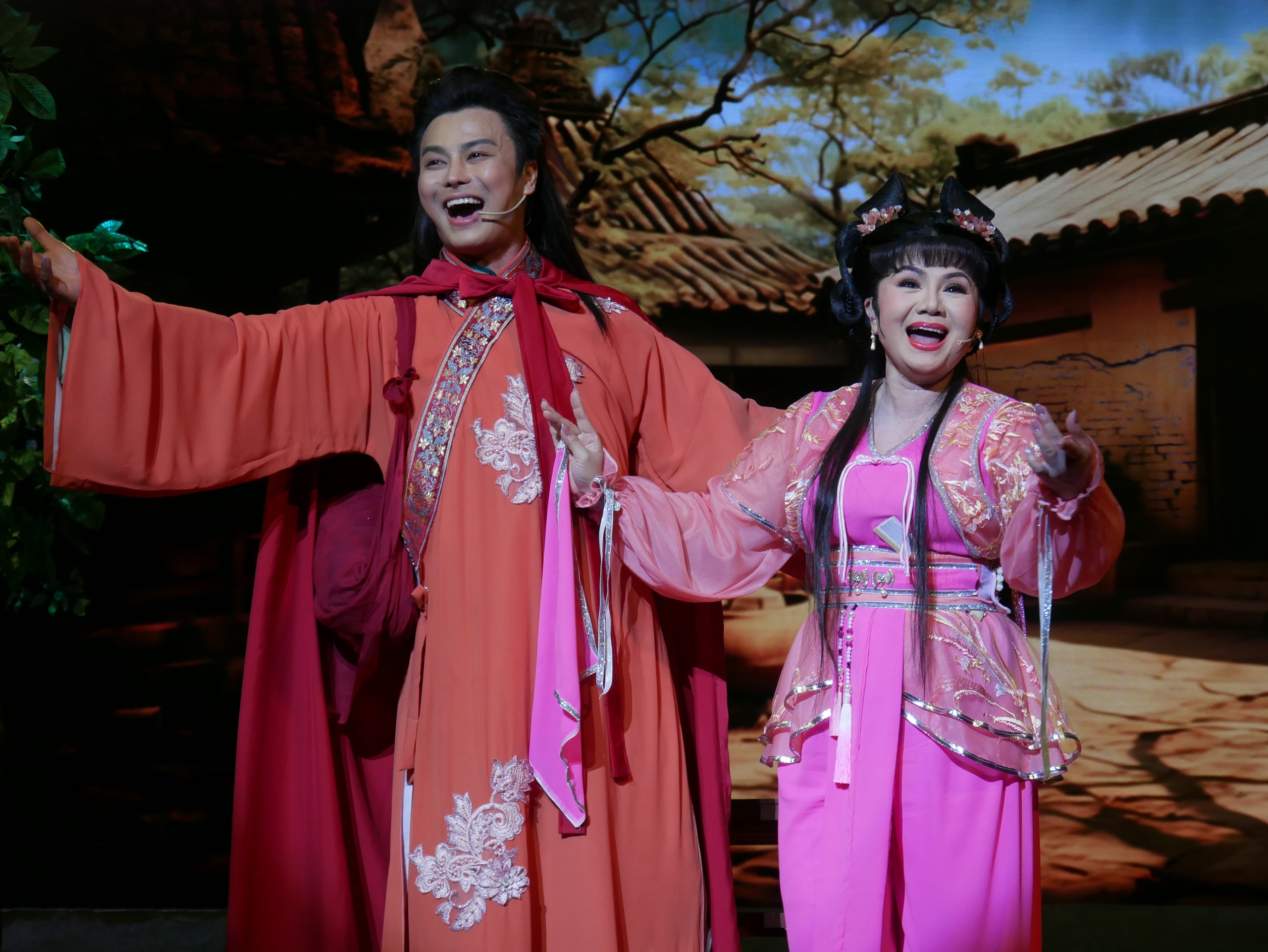 Sân khấu mắc 'bệnh' dài dòng - Ảnh 2. Sân khấu mắc 'bệnh' dài dòng - Ảnh 2.