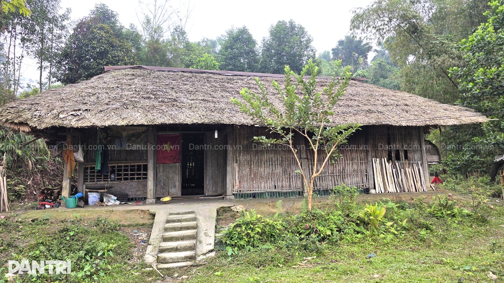 Bà nội già yếu gắng sức chăm cháu khuyết tật nặng - 3