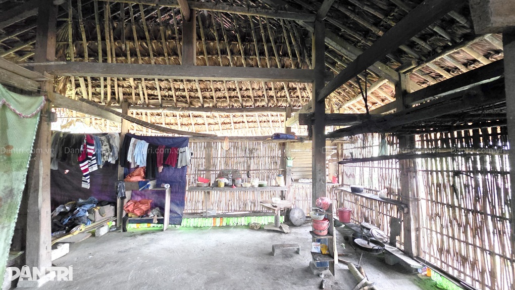 Bà nội già yếu gắng sức chăm cháu khuyết tật nặng - 4