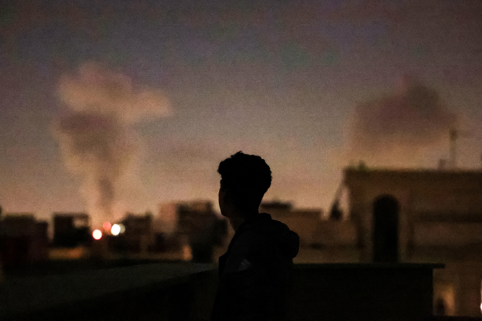 Các cột khói bốc lên sau một cuộc tập kích ở thủ đô Tehran, Iran, hôm 4/3. Ảnh: AFP