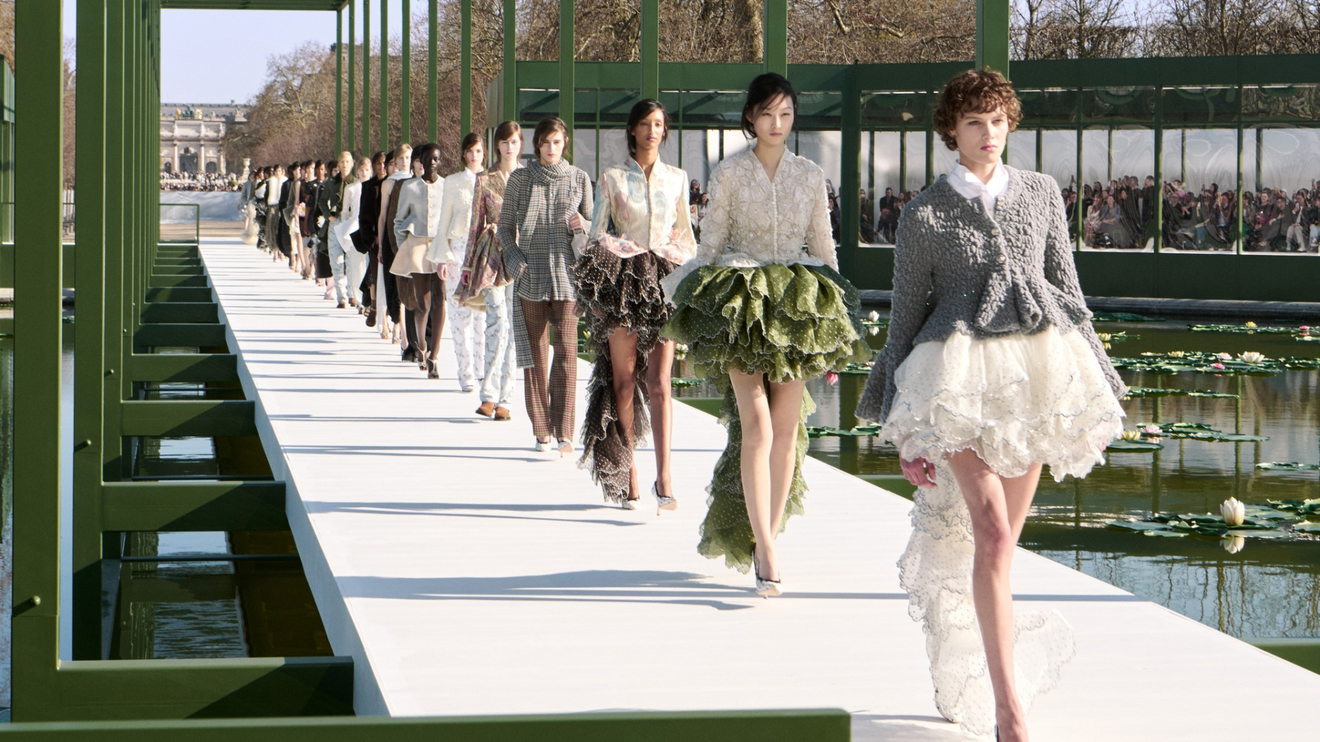 Chuyện Lọ Lem rơi giày ở chính show Dior: Dân mạng thế giới đòi mua gấp, viral ngay và luôn!- Ảnh 5.