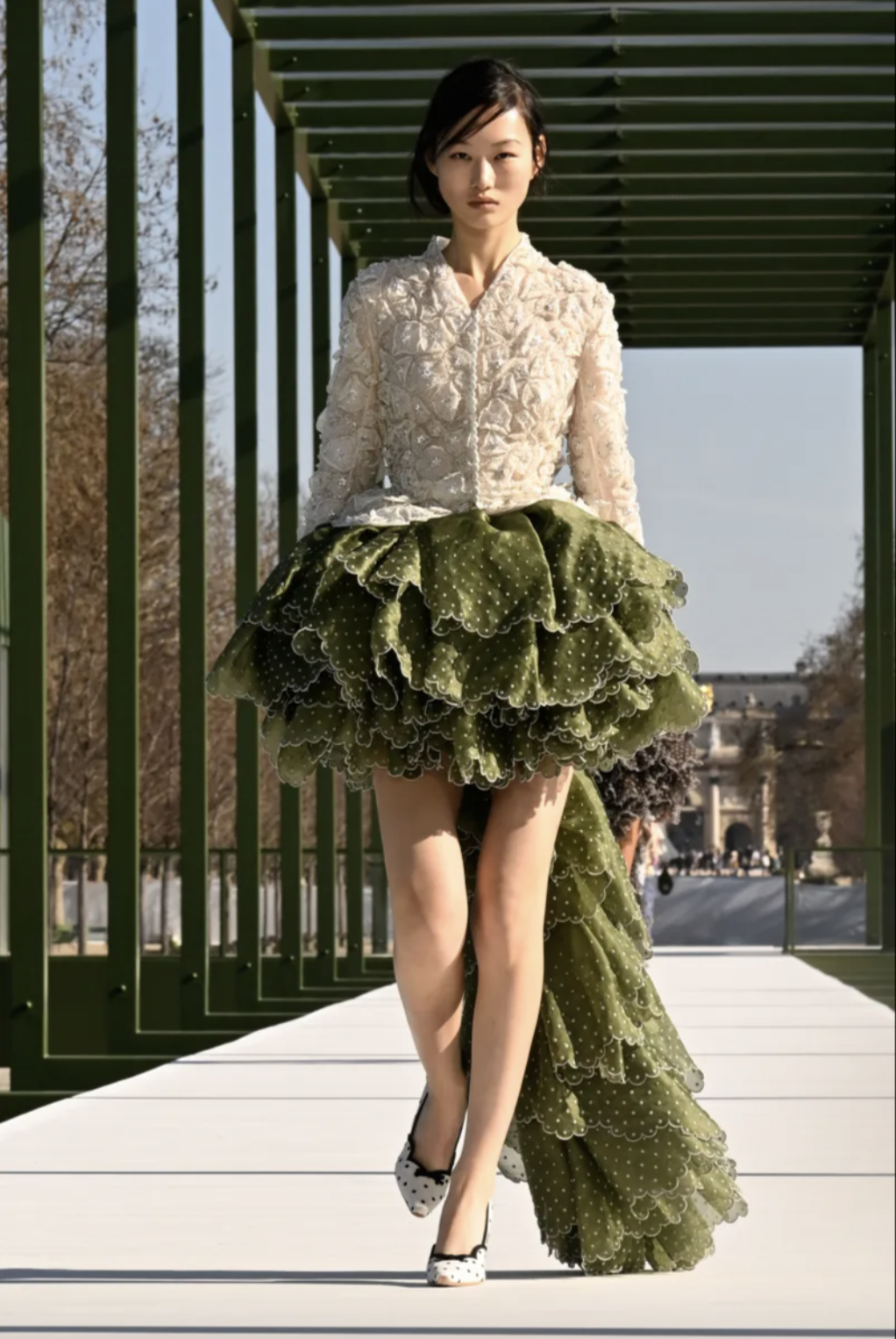 Chuyện Lọ Lem rơi giày ở chính show Dior: Dân mạng thế giới đòi mua gấp, viral ngay và luôn!- Ảnh 6.