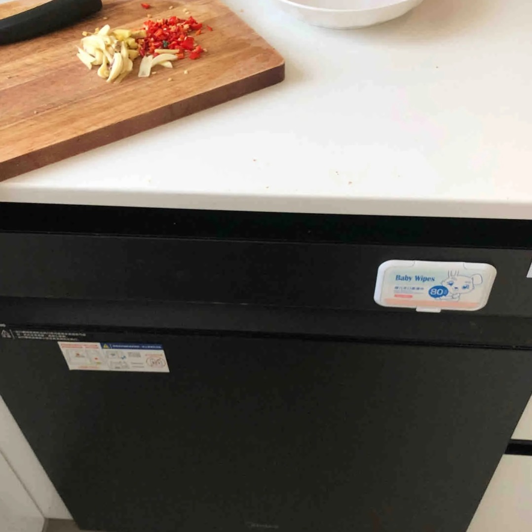 Hàng xóm ghé chơi, nhìn cảnh này trong nhà tôi lập tức bái 2 tiếng: 