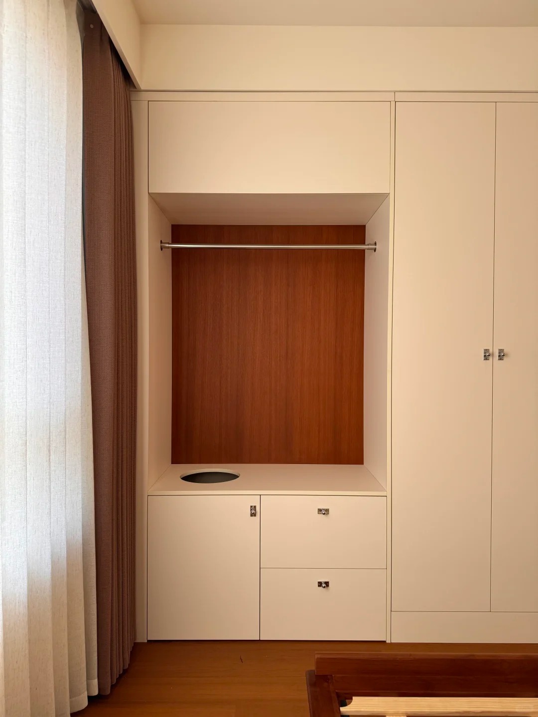 Hàng xóm ghé chơi, nhìn cảnh này trong nhà tôi lập tức bái 2 tiếng: 