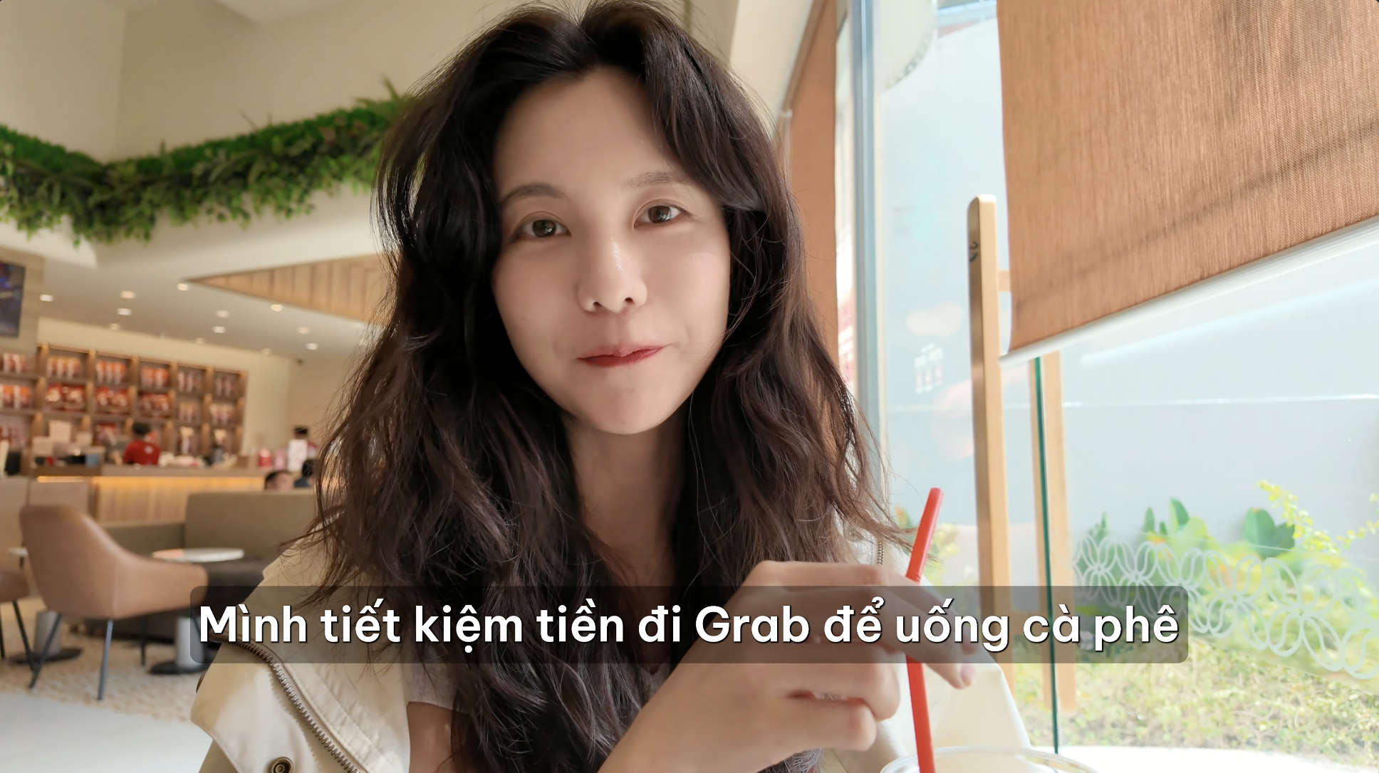 Khách Hàn sang Việt Nam nhịn tiền xe, cuốc bộ chỉ để mua được thứ nước gây nghiện này- Ảnh 4.