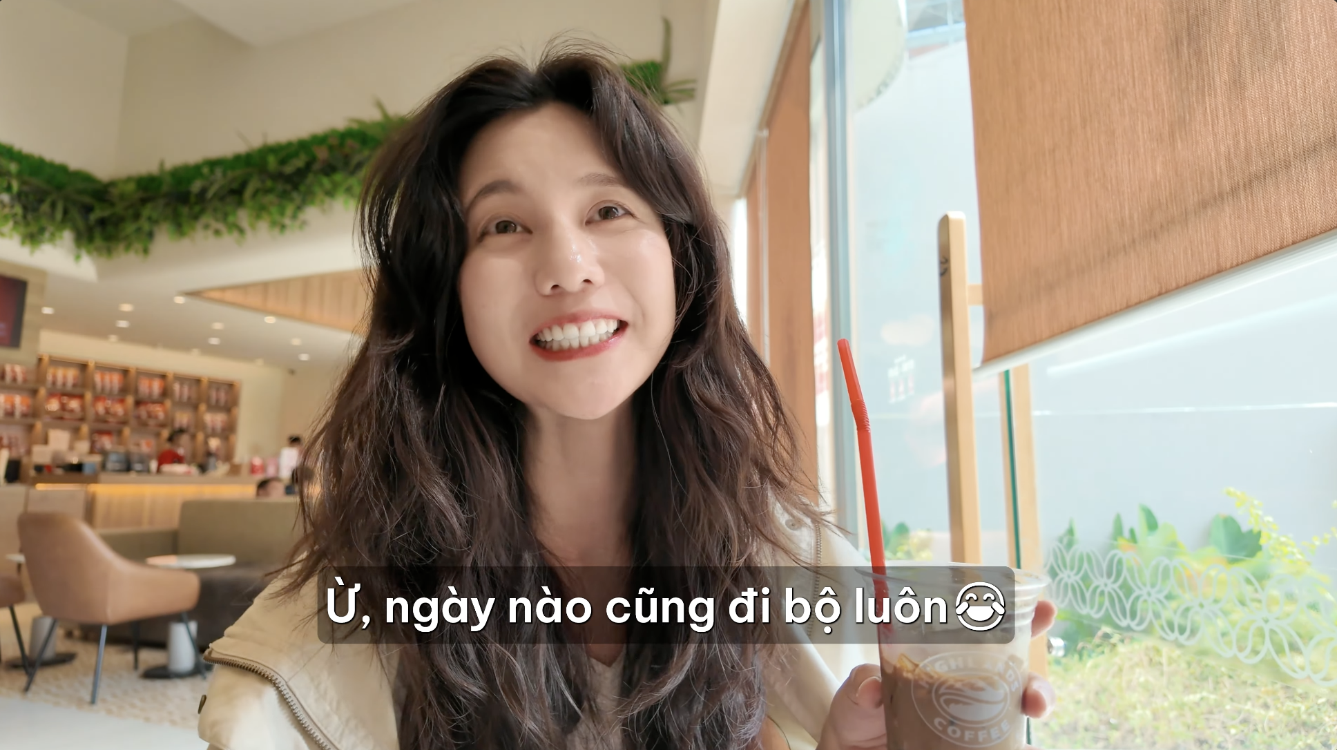 Khách Hàn sang Việt Nam nhịn tiền xe, cuốc bộ chỉ để mua được thứ nước gây nghiện này- Ảnh 5.