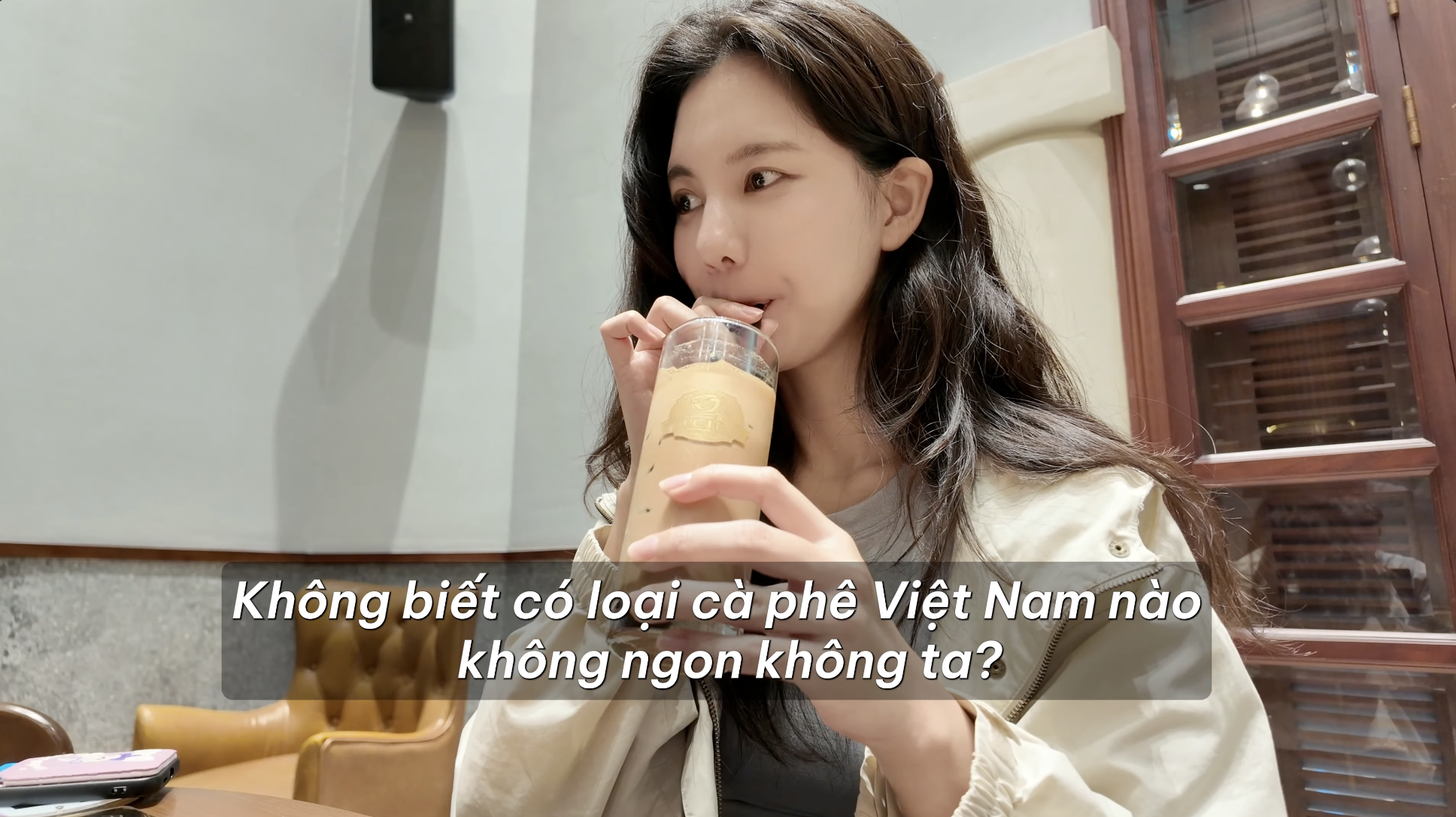 Khách Hàn sang Việt Nam nhịn tiền xe, cuốc bộ chỉ để mua được thứ nước gây nghiện này- Ảnh 10.