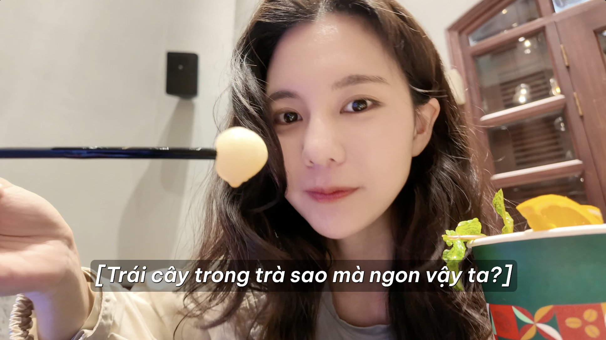 Khách Hàn sang Việt Nam nhịn tiền xe, cuốc bộ chỉ để mua được thứ nước gây nghiện này- Ảnh 11.