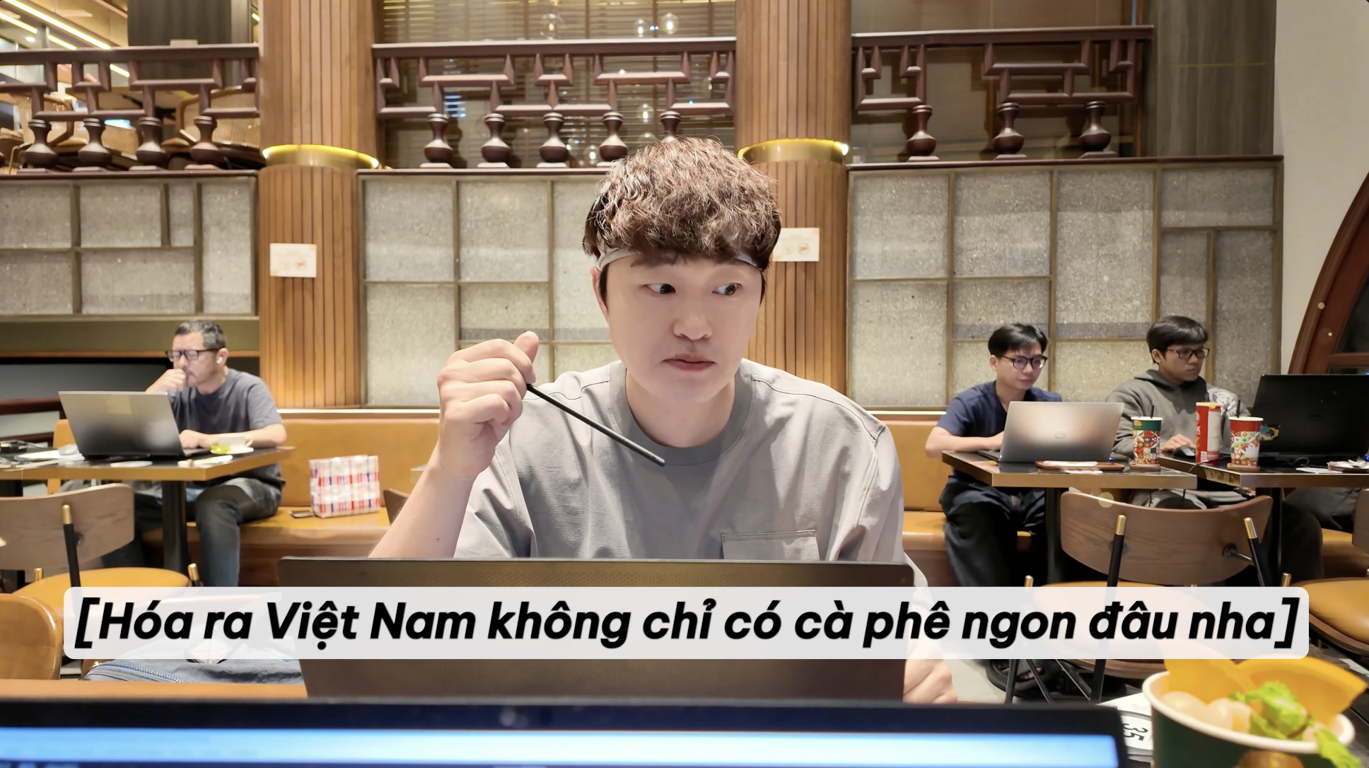 Khách Hàn sang Việt Nam nhịn tiền xe, cuốc bộ chỉ để mua được thứ nước gây nghiện này- Ảnh 12.