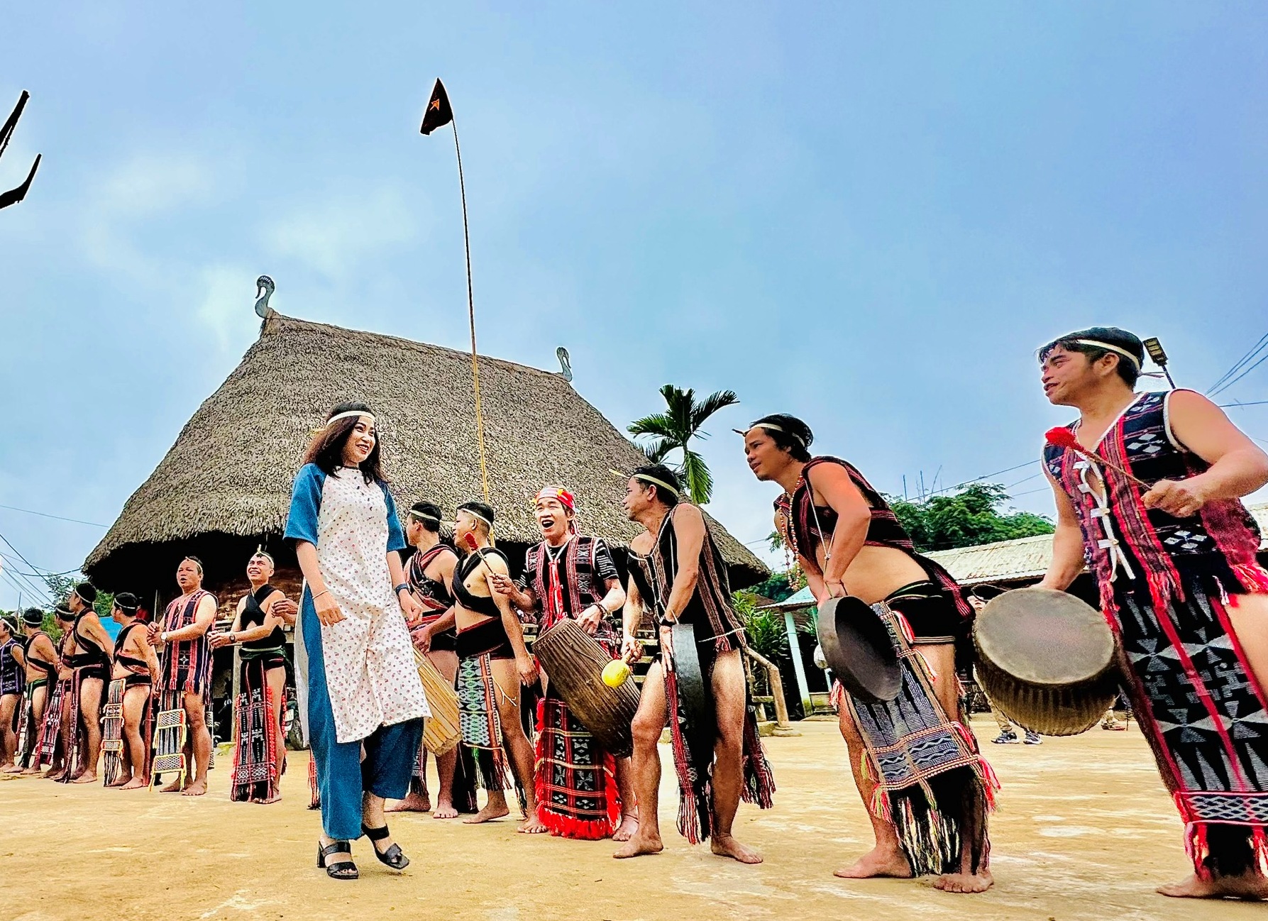 Vật thiêng của làng: Bay đi cánh chim triing- Ảnh 3.