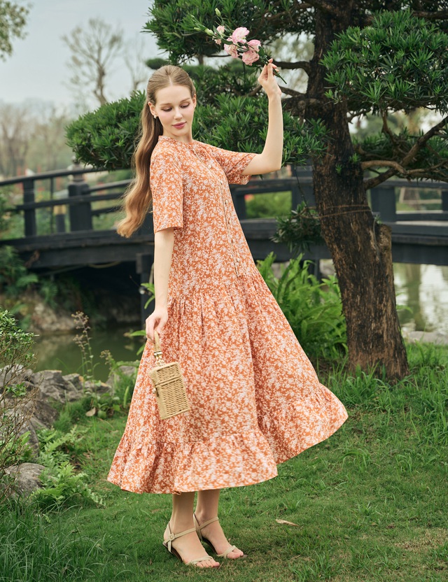 Đầm suông 'lên ngôi' ngày nắng, bí quyết diện đồ thanh thoát đầy phong cách - Ảnh 2.