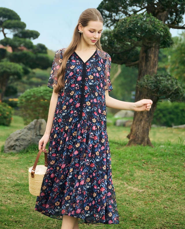 Đầm suông 'lên ngôi' ngày nắng, bí quyết diện đồ thanh thoát đầy phong cách - Ảnh 4.