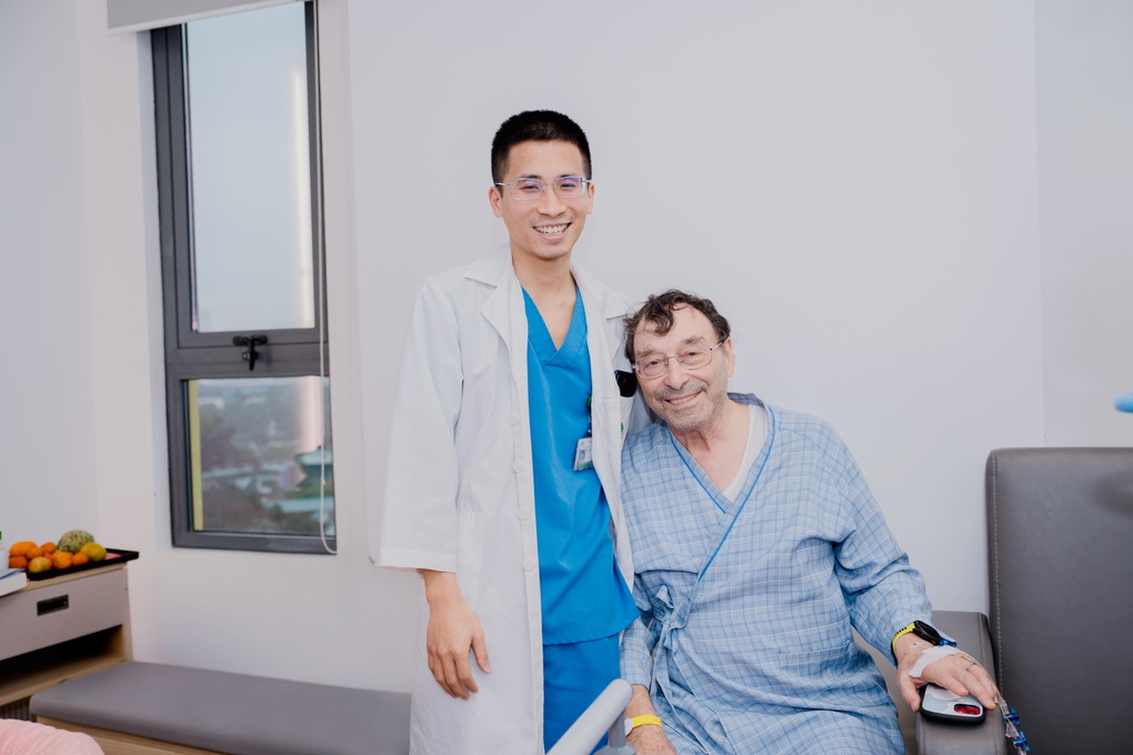 Cụ ông người Israel ngất xỉu tại sân bay Nội Bài do tắc động mạch cảnh - 3