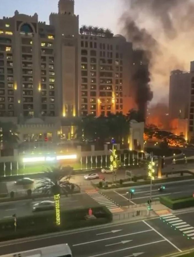 Khách sạn Palm Jumeirah ở Dubai bị trúng tên lửa. Ảnh: Facebook Chris Eubank Jr