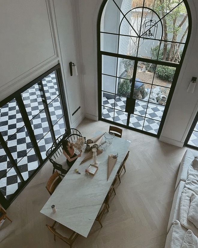 Đại mỹ nhân ở dinh thự 55 tỷ, mê “trồng rau nuôi cá”: Vibe chữa lành mạnh mẽ tràn màn hình- Ảnh 4.