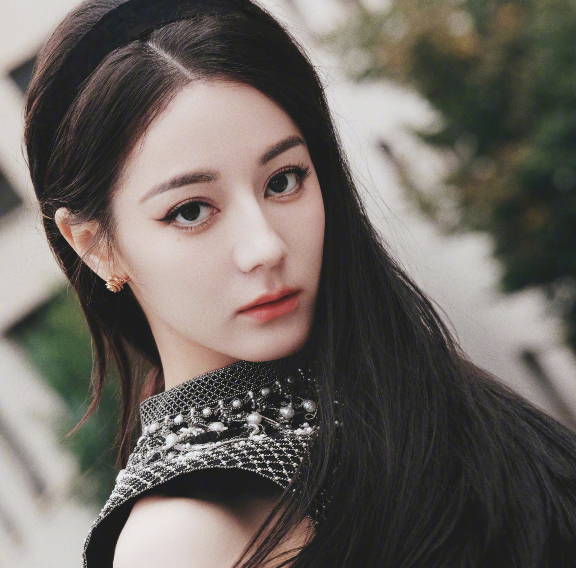 Xót cho Địch Lệ Nhiệt Ba hiện tại- Ảnh 2.