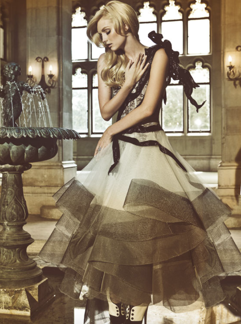 Cựu HLV The Face Mỹ có mẹ từng bị bắt cóc và tẩy não, sự nghiệp thăng hoa chỉ sau 1 lần test ống kính- Ảnh 2.