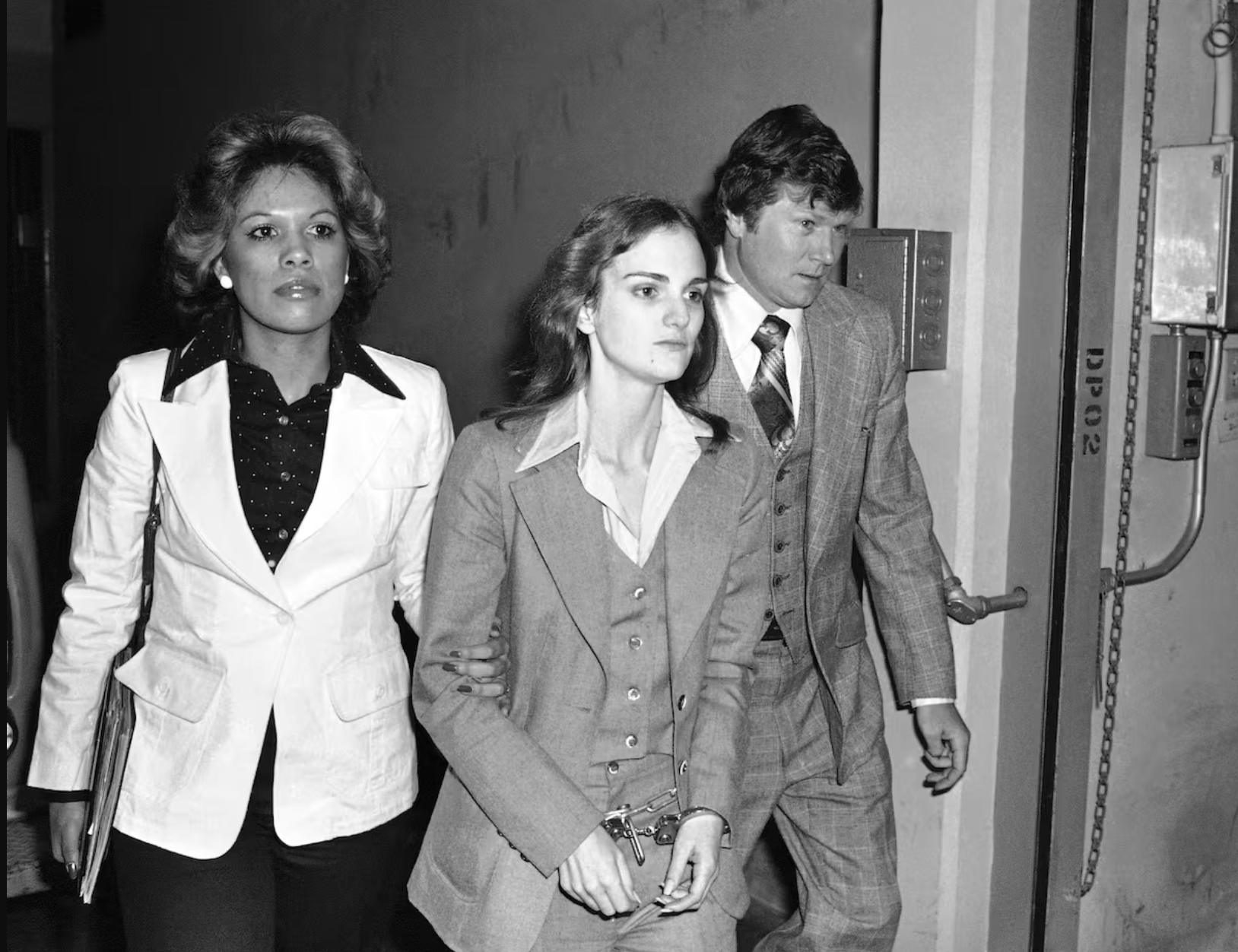 Cựu HLV The Face Mỹ có mẹ từng bị bắt cóc và tẩy não, sự nghiệp thăng hoa chỉ sau 1 lần test ống kính- Ảnh 6.