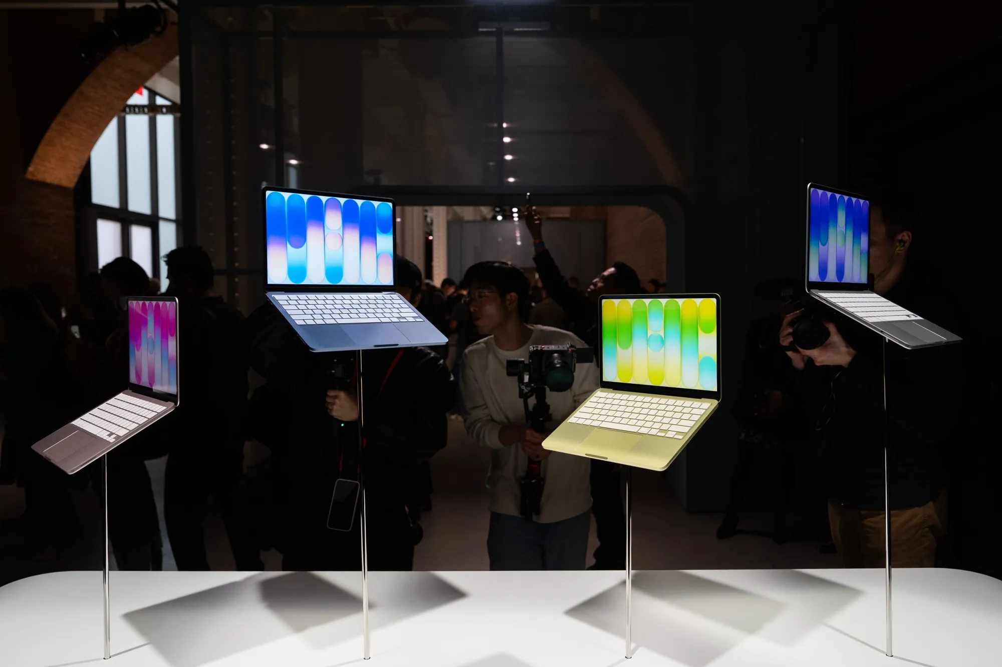 Tôi đã sống tới ngày giá MacBook chỉ từ 14 triệu, còn điện thoại Trung Quốc giờ đắt gấp đôi- Ảnh 2. Tôi đã sống tới ngày giá MacBook chỉ từ 14 triệu, còn điện thoại Trung Quốc giờ đắt gấp đôi- Ảnh 2.