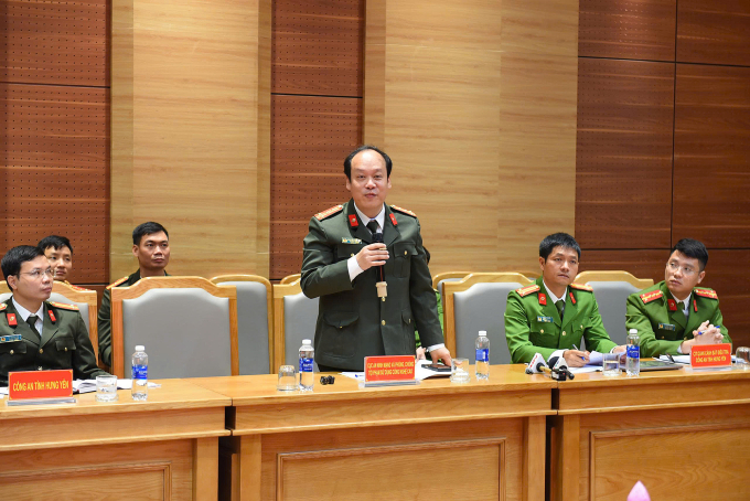 Đại tá Nguyễn Huy Lục phát biểu tại họp báo. Ảnh: Linh Đan