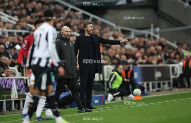 mu-thua-soc-newcastle-10-nguoi-carrick-noi-loi-cay-dang (2).jpg