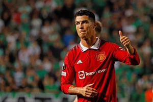 Ronaldo báo ban huấn luyện vì bị cầu thủ của MU gây hấn