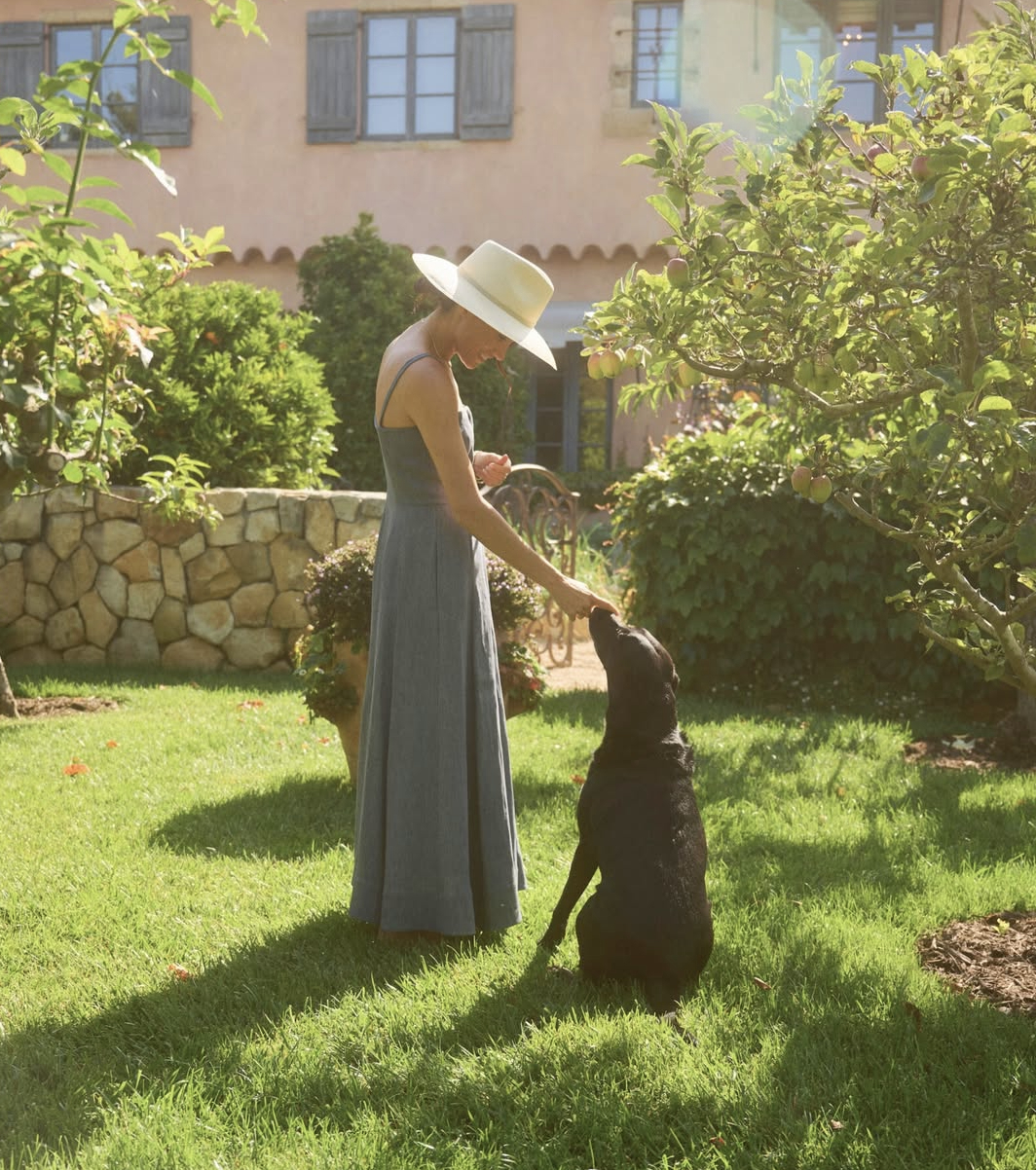 Hết thời bám víu hoàng gia, Meghan Markle đang chứng minh tài kinh doanh 