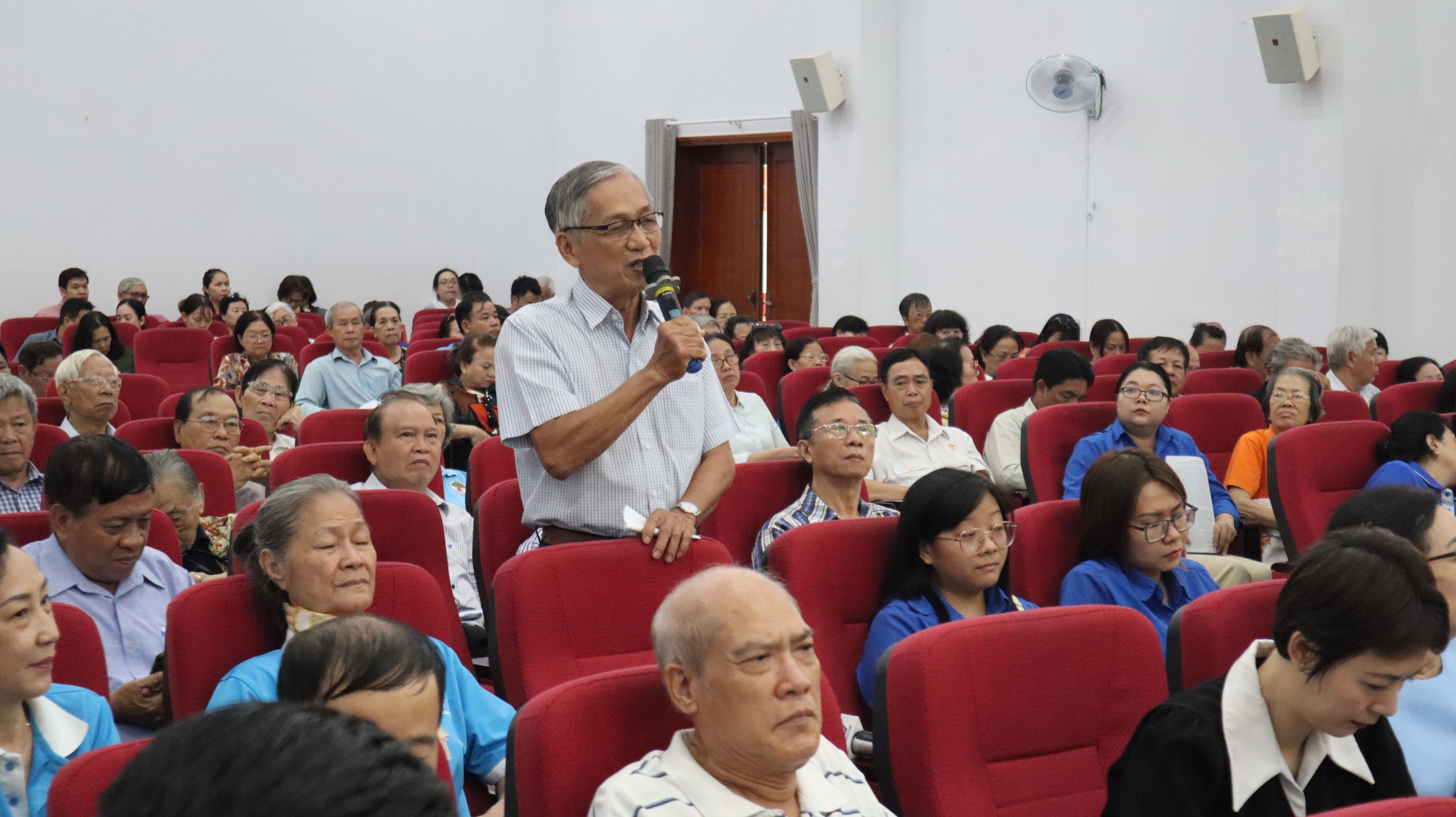 Người dân khó tìm chỗ đỗ xe trung tâm TP.HCM, Bí thư Trần Lưu Quang nói gì? - Ảnh 3.