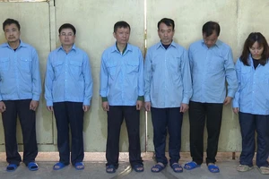 Hoãn phiên tòa vụ 6 cựu cán bộ phường nhận hối lộ ở Hà Nội