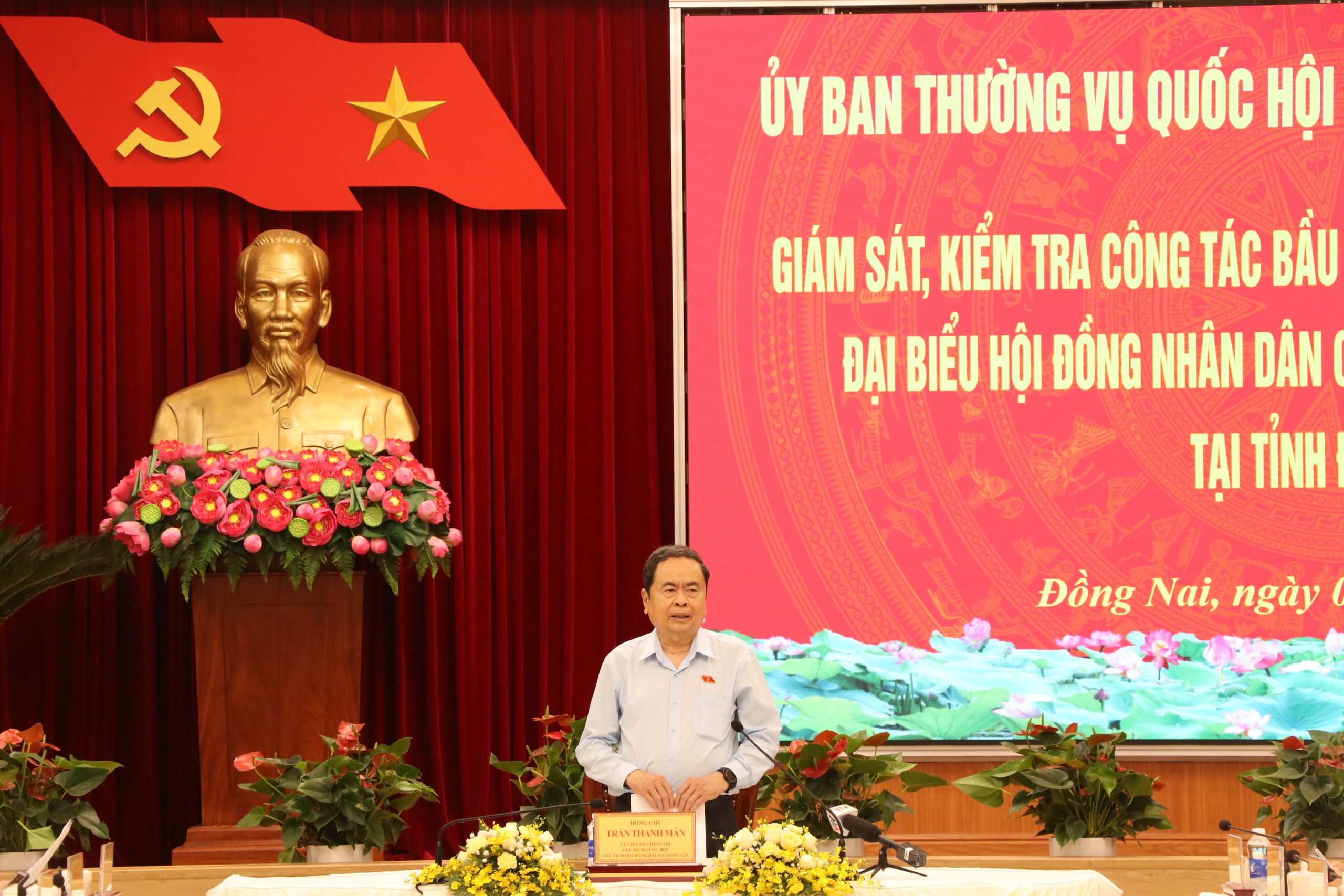 Chủ tịch Quốc hội Trần Thanh Mẫn kiểm tra công tác bầu cử tại Đồng Nai - Ảnh 4.