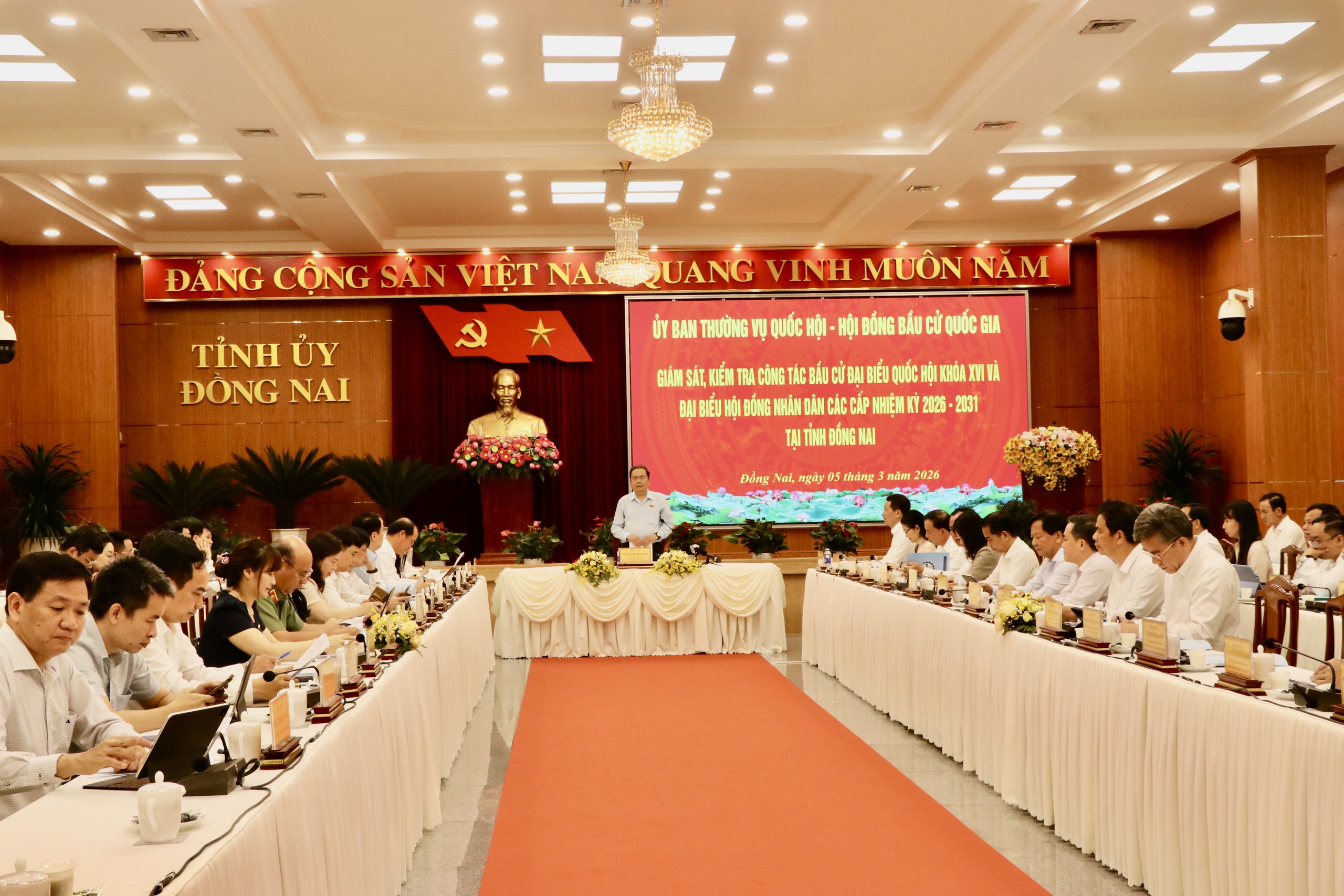 Chủ tịch Quốc hội Trần Thanh Mẫn kiểm tra công tác bầu cử tại Đồng Nai - Ảnh 5.