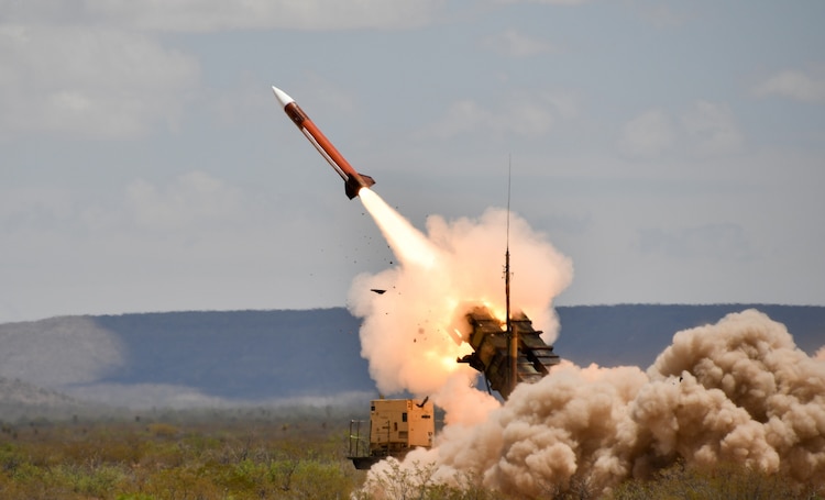 Quan chức Mỹ thừa nhận không thể ngăn chặn hết UAV Iran? - Ảnh 3.