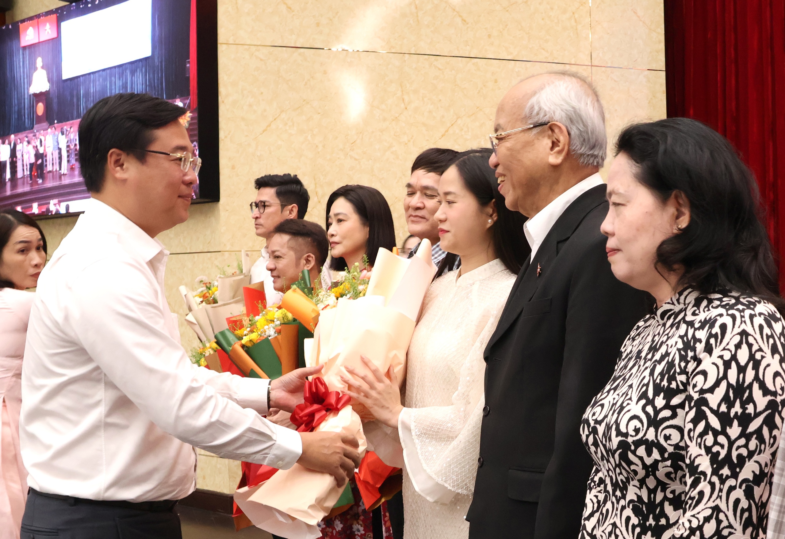 Lãnh đạo Thành ủy TPHCM thông tin tiến độ Nhà hát Giao hưởng và trung tâm biểu diễn Thủ Thiêm - Ảnh 3.