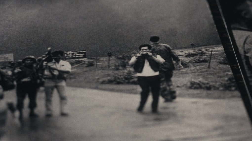 Tranh cãi quanh bức ảnh “Em bé Napalm”: Nick Út đâm đơn kiện Netflix - 2