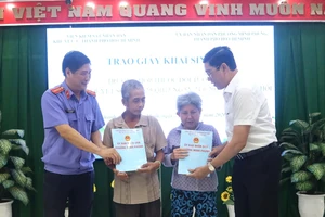 Người dân được cấp giấy khai sinh nhờ kiến nghị của VKSND Khu vực 3 - TP.HCM 