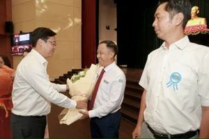 Báo Pháp Luật TP.HCM đoạt giải Nhất giải báo chí viết về Nghị quyết 57 tại TP.HCM lần I