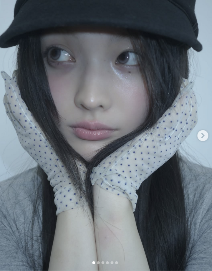 Son tím oải hương bóng mượt được coi như màu nude của năm 2026.