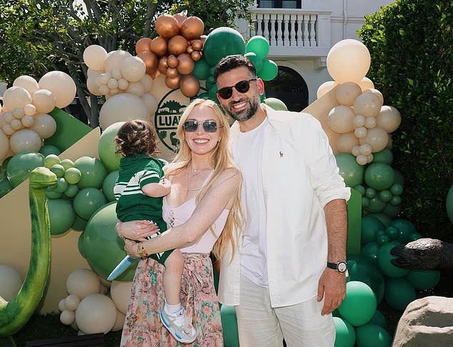 Lindsay Lohan bên chồng và con trai. Ảnh: Instagram