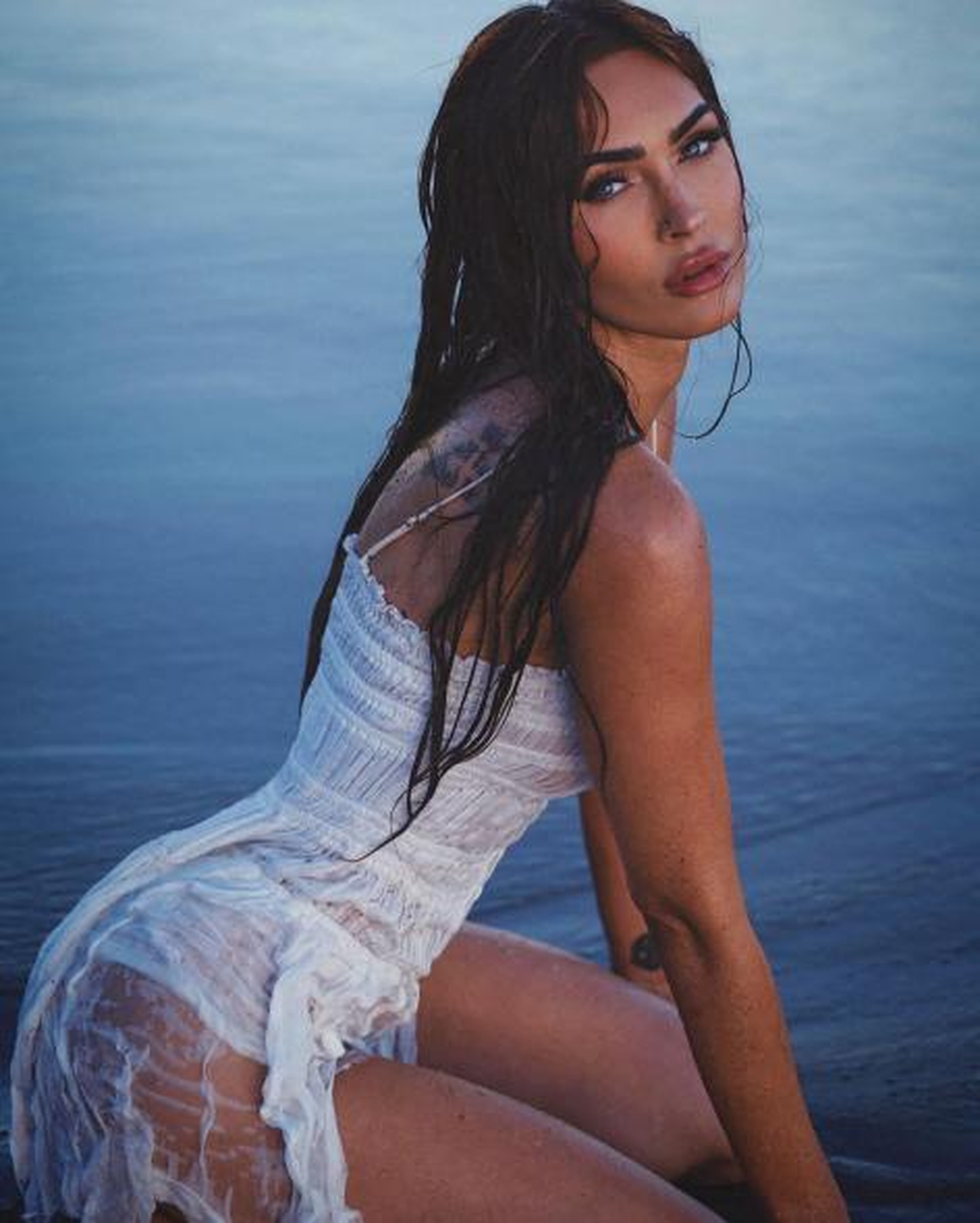 “Quả bom gợi cảm” Megan Fox khoe sắc vóc rực lửa sau 4 lần sinh nở - 14