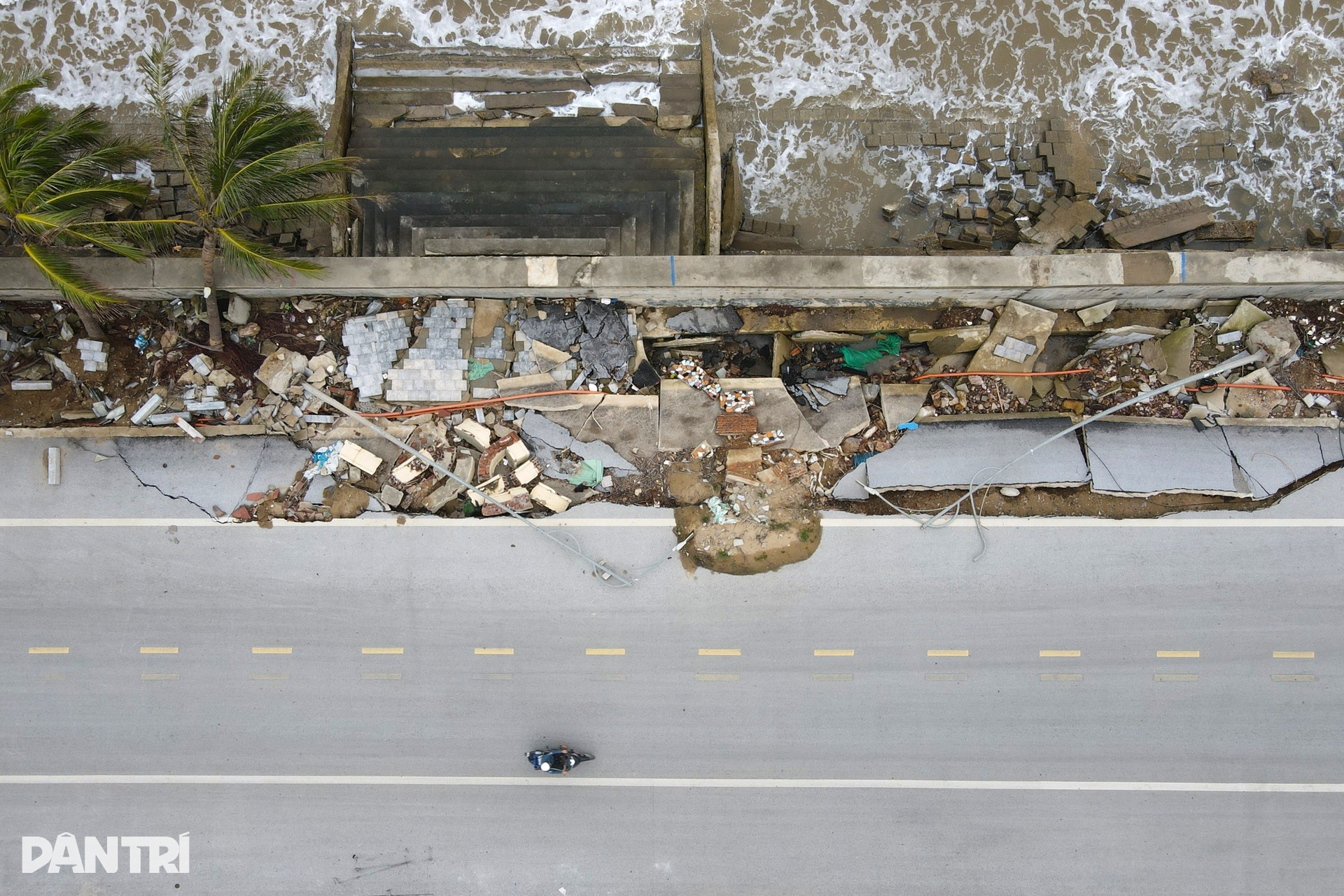 Kè biển Hải Tiến tan hoang nhiều tháng, nguy cơ lỡ hẹn mùa du lịch - 3