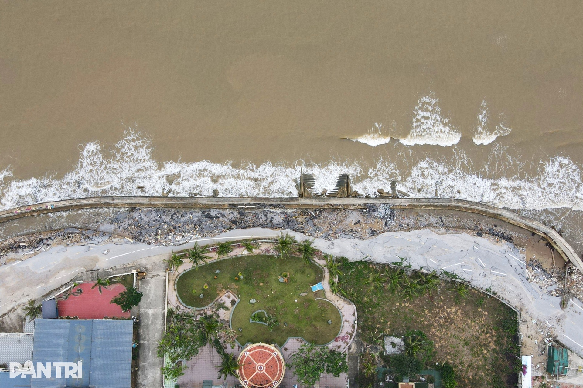 Kè biển Hải Tiến tan hoang nhiều tháng, nguy cơ lỡ hẹn mùa du lịch - 5