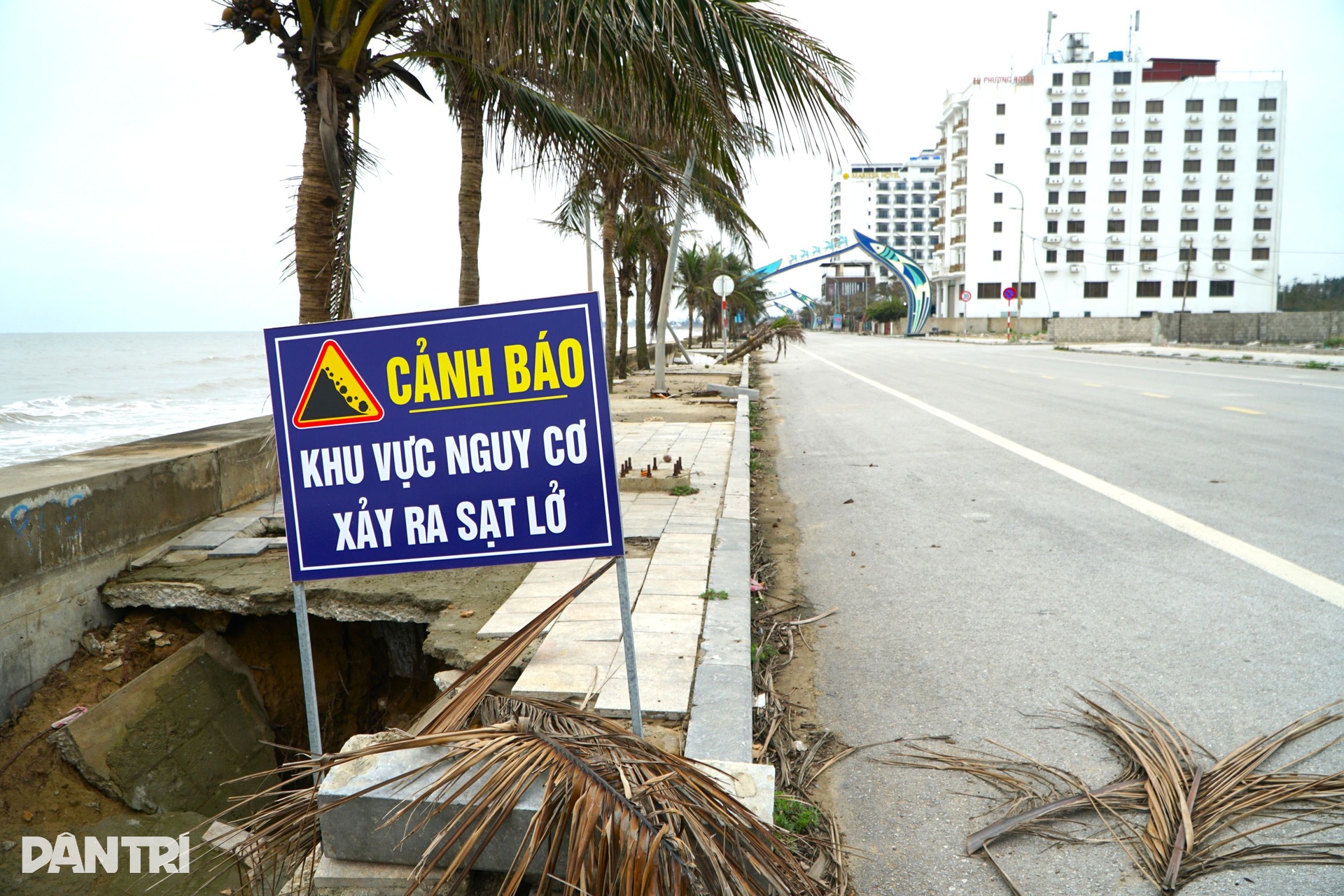 Kè biển Hải Tiến tan hoang nhiều tháng, nguy cơ lỡ hẹn mùa du lịch - 11