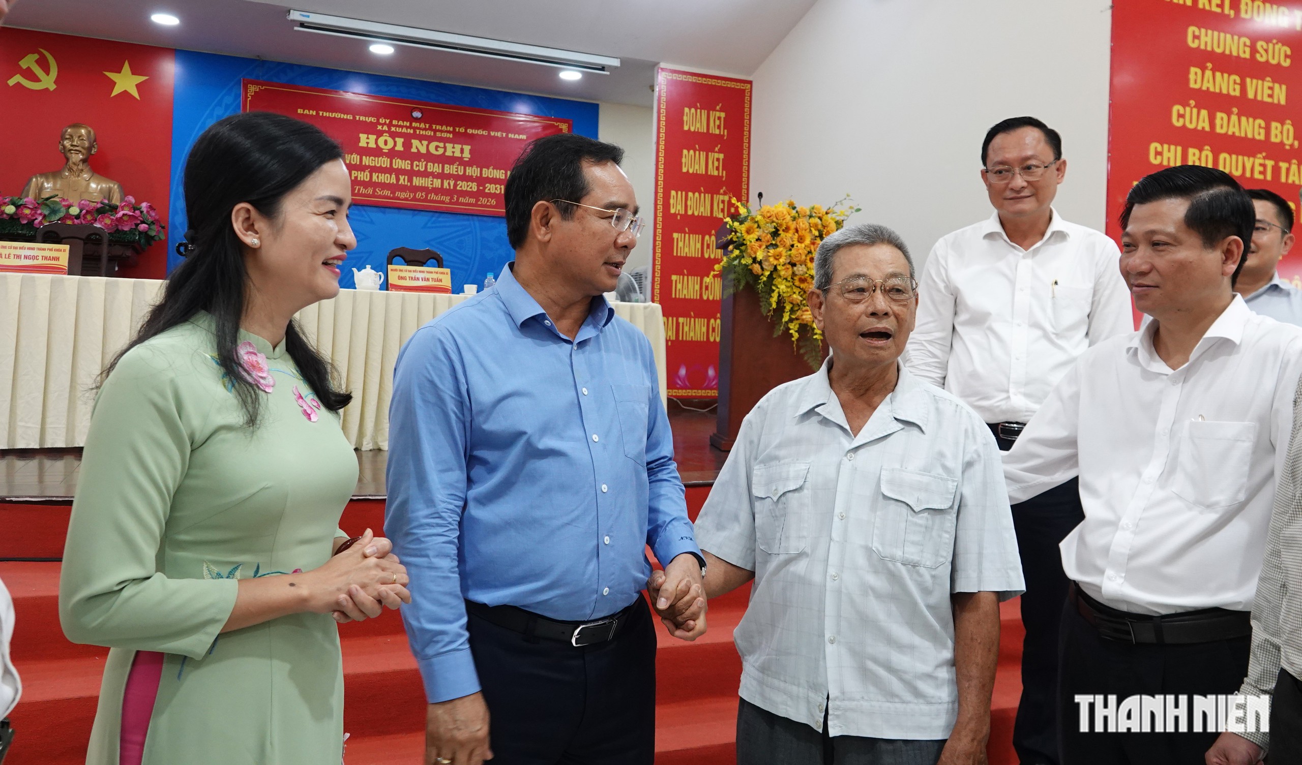 Chủ tịch TP.HCM mong người dân sớm bàn giao mặt bằng mở rộng quốc lộ 22 - Ảnh 2.