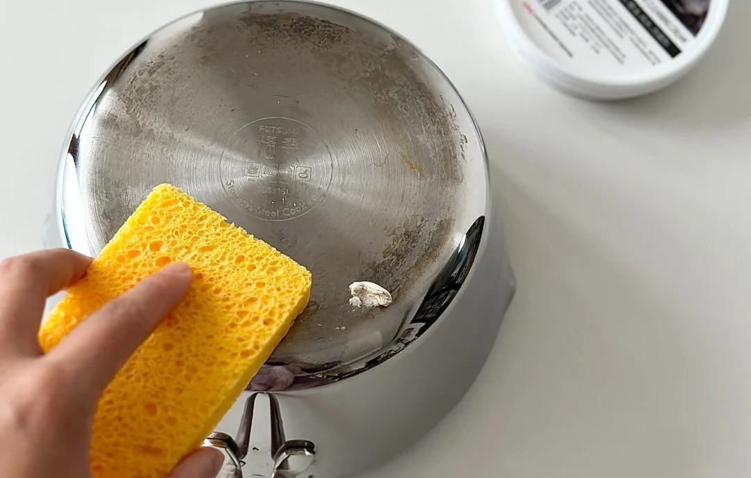 Thánh thần ơi, chiếc nồi 20 năm tuổi của mẹ tôi đến giờ vẫn sáng bóng nhờ bí quyết này- Ảnh 4.